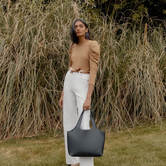 Cuyana System Tote 13-inch: System Tote 13-inch Black - Picture 2 of 5